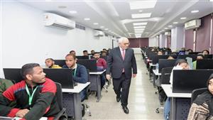 وزير التعليم يتفقد امتحانات المتقدمين لمسابقة 11 ألف معلم مساعد (صور)