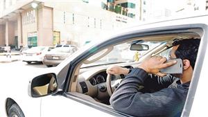 غرامة تصل الـ300 جنيه.. تحرير 746 مخالفة تليفون أثناء القيادة خلال يوم