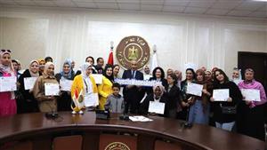 لمساعدتهن على إقامة مشروعات صغيرة.. العمل تسلم معدات خياطة لسيدات معيلات 