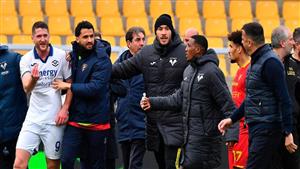 "نطح المهاجم".. تعرف على أغرب إقالة في الدوري الإيطالي هذا الموسم