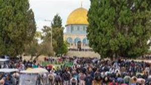 80 ألفًا يؤدون صلاة الجمعة في المسجد الأقصى رغم قيود الاحتلال الإسرائيلي