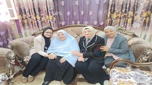 أم هاشم.. قصة كفاح أم مثالية ضحت بتعليمها لأسرتها في الوادي الجديد (فيديو وصور)