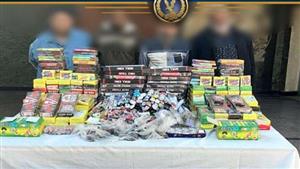 أمن القاهرة يضبط 4 أشخاص بحوزتهما 120 ألف قطعة ألعاب نارية