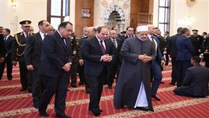 بعد أداء صلاة الجمعة بمسجد المشير.. السيسي يلتقي عددا من كبار قادة القوات المسلحة