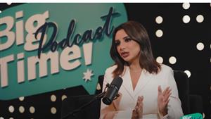 عمرو أديب يمازح أنغام بسبب تشجيعها للنادي الأهلي: "عقيدة فاسدة"