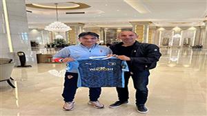 "أهداهم قميص الفريق".. مدرب بيراميدز يزور معسكر منتخب كرواتيا