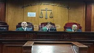 الصور الأولى للمتهمين بقتل اللواء حسن العبيدي داخل قفص المحكمة