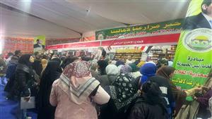 بالصور.. إقبال كثيف على معرض "خير مزارعنا لأهالينا" بالدقي 