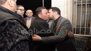 بالصور.. محمد فؤاد يقدم واجب العزاء في وفاة حلمي بكر