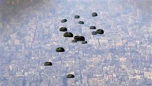 مصر تواصل المشاركة فى إسقاط أطنان المساعدات على غزة - صور