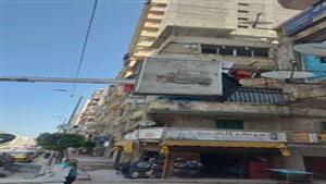 إزالة 30 إعلانًا مخالفًا في الإسكندرية.. والمحافظ: إجراءات قانونية ضد المخالفين- صور