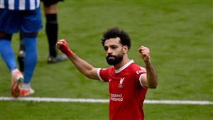 صلاح يحتفل بهدفه ضد برايتون بعد المباراة (صور)