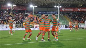 في مباراة شهدت هدف كوميدي ومشاركة كوكا وتريزيجية.. ألانيا سبور يفوز على طرابزون بالدوري التركي (فيديو)