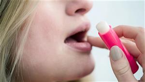 احذري.. اكتشاف مكون خطير في مستحضرات العناية بالشفاه