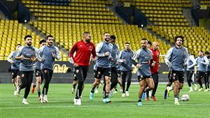 "محاضرة كولر وفقرات بدنية".. تفاصيل مران الأهلي الأول بالسعودية استعداداً لنهائي الكأس