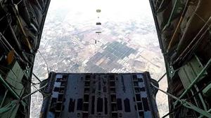 مصر تشارك في تحالف دولي لإسقاط المساعدات على غزة (فيديو)