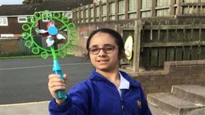 العثور على طفلة "ميتة" بمنزلها.. لن تتوقع ما حدث