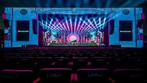 بصورة عصرية.. توزيع جديد لأغنية "ضحك ولعب وجد وحب" في موسم الرياض