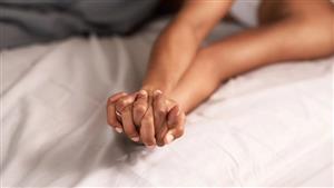 رجل يضبط زوجته تخونه.. ما حدث له كان غير متوقع