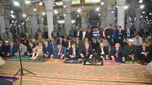 بالصور.. محافظ الغربية وآلاف الأهالي يؤدون صلاة عيد الفطر بمسجد السيد البدوي
