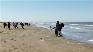 موجة ورملة ونسمة عيد.. إقبال كبير على شواطئ بورسعيد - صور