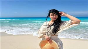 ميرهان حسين تخضع لجلسة تصوير أمام البحر والجمهور يعلق (صور)