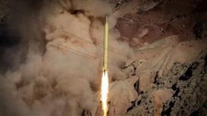 صور وفيديو| أردنيون يعرضون حطام الصواريخ الإيرانية للبيع بأسعار زهيدة