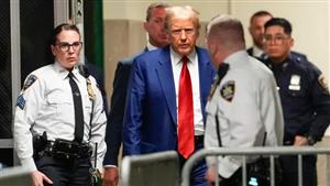 القاضي في محاكمة ترامب المتعلقة بالممثلة الإباحية يخلي القاعة من الصحافة وهيئة المحلفين