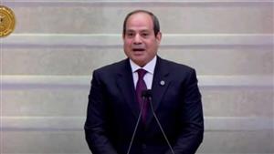 السيسي يوقع في سجل الشرف بالنصب التذكاري