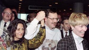 "الرهينة الأطول احتجازًا".. وفاة صحفي أمريكي احتجزته جماعة مسلحة بلبنان