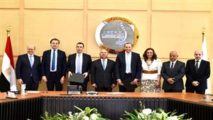 وزير النقل يشهد توقيع عقد البنية الفوقية لمحطة حاويات تحيا مصر 1 بميناء دمياط