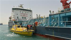 الإسعاف البحري في قناة السويس يستجيب لاستغاثة سفينة: عندنا مريض