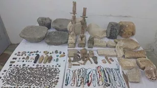 "كنوز ملوي".. سقوط مهرب بـ 277 قطعة أثرية في قبضة أمن المنيا