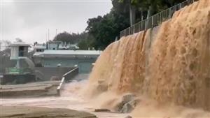 مصرع 42 شخصًا على الأقل في انهيار سد سوزان كيهيكا في كينيا (فيديو)