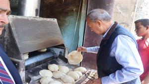 محافظ القليوبية يقود حملة على المخابز ومتاجر السلع الغذائية- صور