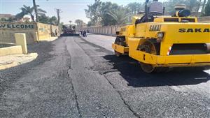 بتكلفة 10 ملايين جنيه.. مصدر: طريق "التنمية المحلية" بسقارة كان متهالكًا وبدأنا رصفه وتطويره -(صور وفيديو) 