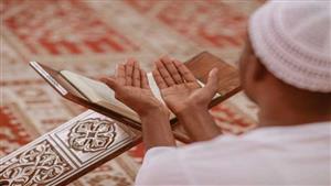 النشرة الدينية| علامات وأدعية ليلة القدر.. وأهم فتاوى الصيام والزكاة وعبادات العشر الأواخر