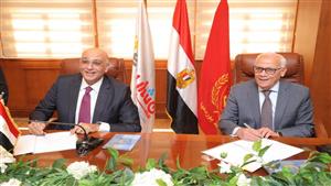 تنمية المشروعات يوقع عقدا بـ10.6 مليون جنيه لتطوير حي الضواحي ببورسعيد