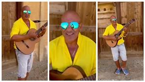 محمد لطفي بالجيتار من كواليس فيلم "عصابة المكس" 