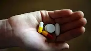 قاصر تحاول التخلص من حياتها بـ"كوكتيل أدوية" بأكتوبر 