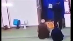 فيديو مؤثر- رفع أذان الفجر وفارق الحياة.. وفاة إمام مسجد تثير تعاطفاً