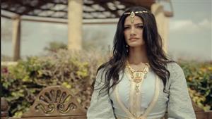 تارا عماد حفيدة تلميذ الحكيم شمردل مالك الكنوز الأربعة في مسلسل "جودر" 