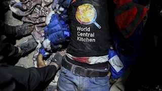  رقم مفزع.. مئات الضحايا من عمال الإغاثة في غزة والسودان منذ 2023