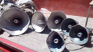 أهالي البحيرة يشكون من ميكروفونات الباعة:"إزعاج لا ينتهي".. وبائع: "أكل عشينا" (صور)