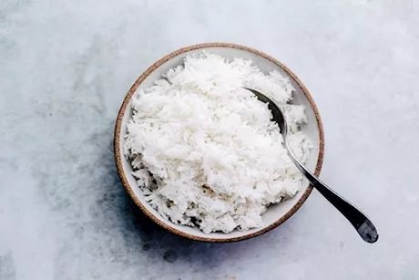 سبب انتفاخ البطن بعد أكل الأرز- كيف تتخلص منه؟