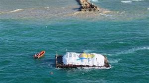 ميناء غزة يبدأ في استقبال المساعدات وحماس تشكك في نوايا أمريكا