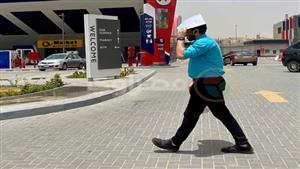 من 2 إلى 3 لترات مياه يوميًّا.. أستاذ تغذية يحذر من زيادة كمية العرق في الأيام الحارة