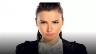 إطلالة جريئة.. هلا السعيد تخطف الأنظار بفستان وردي