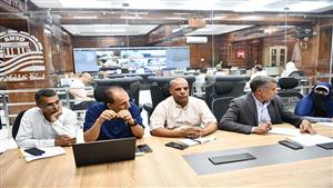 بالصور.. محافظ قنا يتابع سير العمل بملف التصالح