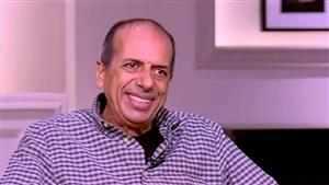 "الكرسي شبك في البنطلون".. محمد الصاوي يروي موقفًا محرجًا تعرض له أمام الجمهور (فيديو)